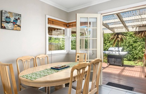 Portarlington House | Resarf Retreat - Relaxed atmosphere and modern amenities.
