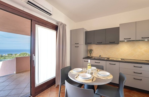 Trinita d'Agultu e Vignola Apartment | Residence with pool in Isola Rossa