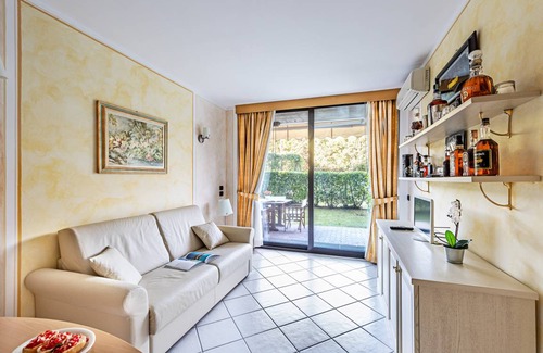 Desenzano del Garda Apartment | Residence Villa Giulia 5/03 with pool by Wonderful Italy