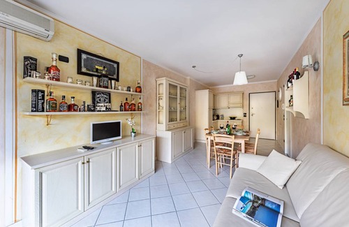Desenzano del Garda Apartment | Residence Villa Giulia 5/03 with pool by Wonderful Italy