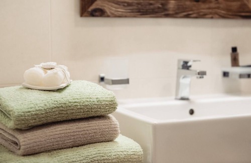 Mareo Apartment | Residence Corn - Standard Apartment 12 with Mountain View, Jacuzzi, Wi-Fi & Balcony