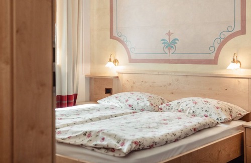 Mareo Apartment | Residence Corn - Standard Apartment 11 with Mountain View, Jacuzzi, Wi-Fi & Balcony