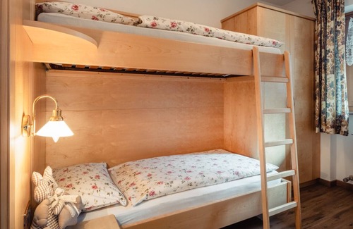 Mareo Apartment | Residence Corn - Standard Apartment 7 with Mountain View, Jacuzzi, Wi-Fi & Balcony