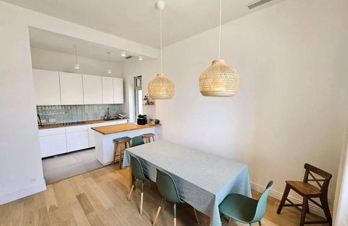 Saint-Mandrier-sur-Mer Villa | Residence 220-st Mandrier Sur Mer - Elegant house with a beautiful garden, 150 m from the sea, air conditioning, Wifi .