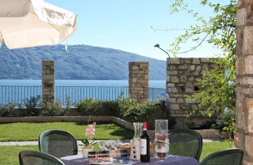 Gargnano Apartment | Residence Borgo Dei Limoni - Appartamenti con Garage