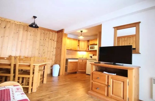 Puy-Saint-Vincent Ski Chalet | Residence Dame Blanche - DBAC12 - APPT 2 CHAMBRES - BALCONA - 6 PERSONS