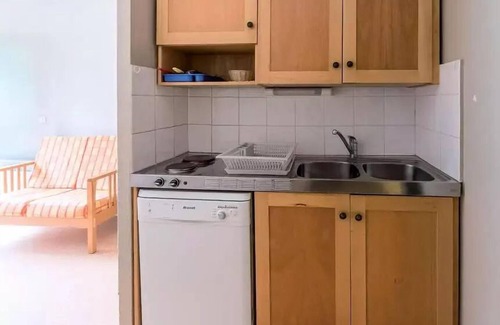 Greoux-les-Bains Apartment | Residence Domaine de Château Laval * - Vacances Bleues - 3 rooms Essential 5 people
