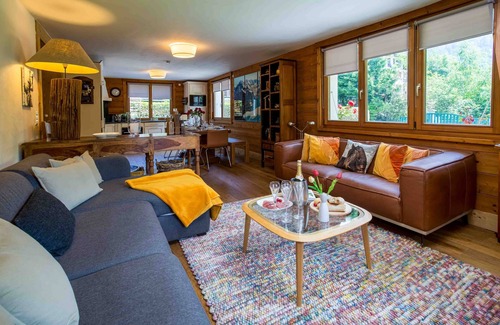 Chamonix City Centre Ski Chalet | Residence Edelweiss - 3 apts sleeping 18, 8 bedrooms, parking, centre chamonix