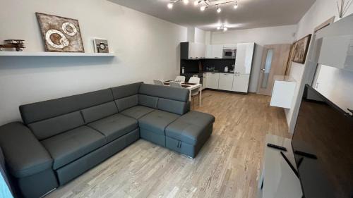 Prague 3 Apartment | Residence Garden Tower - 8 min do centra, garaz