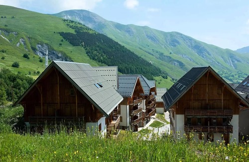 Saint-Sorlin-d'Arves Apartment | Residence Les Fermes de Saint Sorlin * - 3 Rooms Mezzanine 9 People