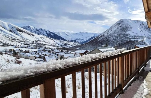 Saint-Sorlin-d'Arves Ski Chalet | Residence Les Prés Hauts - Prestige Chalet for 8 people. panoramic view