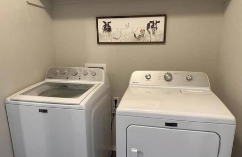 Stillwater House | Residence on Ridgecrest: 3BR/2Ba