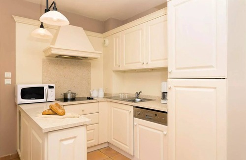 Saumane-de-Vaucluse Apartment | Residence Provence Country Club* - 4 Rooms 8 People