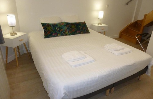Centre Apartment | RESIDENCE ROCHEGUDE-Duplex n°4-NEAR LA DEFENSE-PARIS