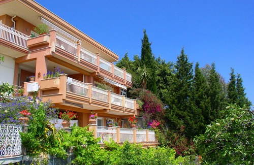 Taormina Apartment | Residence Schuler Apartment "The Penthouse" with sea and Mount Etna view
