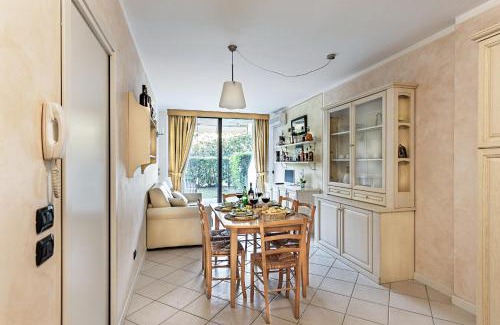 Desenzano del Garda Apartment | Residence Villa Giulia 5-03 with pool by Wonderful Italy