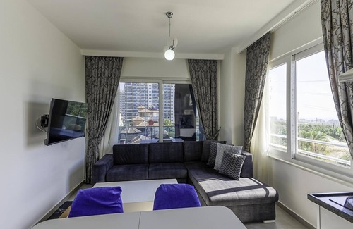 Seki Apartment | Residence w Balcony and Shared Pool 7 min to Coast