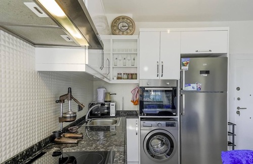Seki Apartment | Residence w Balcony and Shared Pool 7 min to Coast
