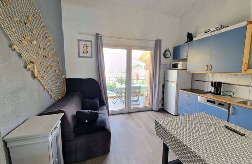 Marseillan Apartment | Residence with swimming pool and tennis court