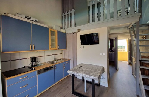 Marseillan Apartment | Residence with swimming pool and tennis court