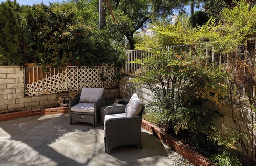 Stevenson Ranch House | Residential Retreat near Magic Mountain, Pet-Friendly
