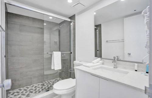 Mid Beach Apartment | Resort beach condo w beach service 601