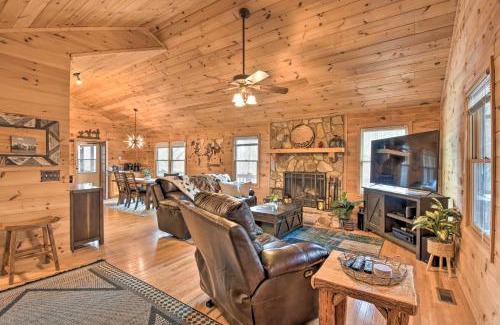 Ellijay House | Resort Cabin with Hot Tub about 4 Miles to Downtown!