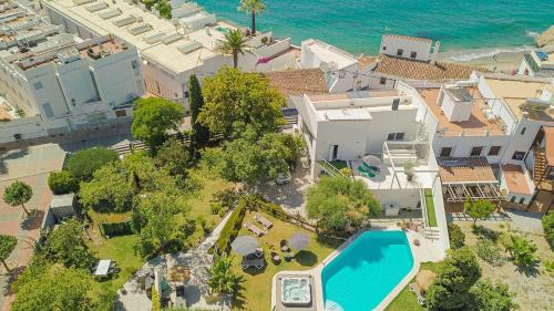 Nerja City Centre Villa | Resort con piscina privada en Calle Carabeo