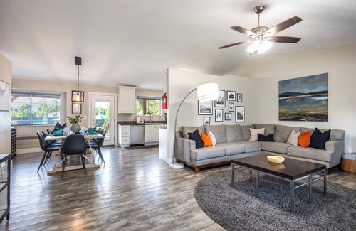 Charleston House | Resort Home, 15 min to Ski Slopes, Sleeps up to 20, Pickleball Court, Hot Tub