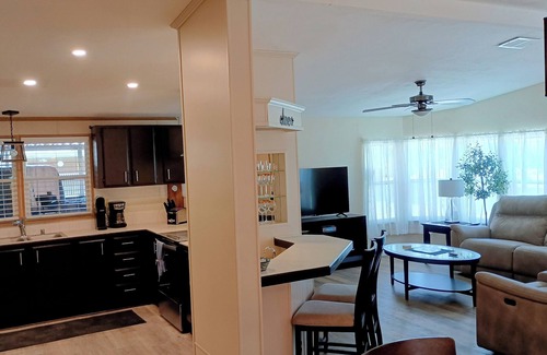 Chandler House | Resort lifestyle in award winning, Sun Lakes ! On the golf course!