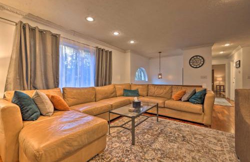 Pocono Summit House | Resort Perks and Lake Access Poconos Retreat