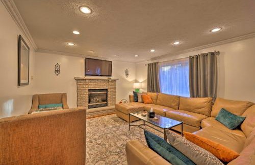 Pocono Summit House | Resort Perks and Lake Access Poconos Retreat