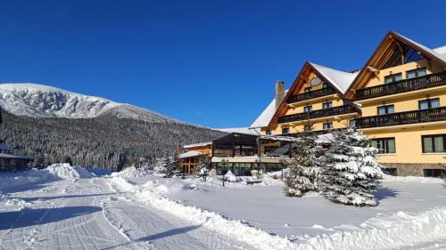 Tau Bistra Hotel | Resort Sf Petru