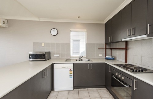 Ledge Point House | Resort Style Beach Front Accommodation