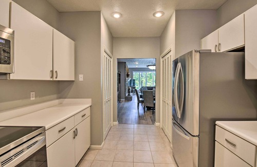 Salem Condo | Resort-Style Condo w/Balcony on Lake Keowee