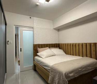 Mandaluyong Apartment | Resort-style oasis in the heart of the city