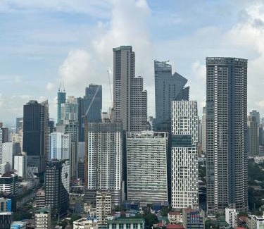 Mandaluyong Apartment | Resort-style oasis in the heart of the city