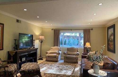 Camarillo House | Resort style, Tuscan Home Close to shops, 45min to L. a. & 45min to Santa Barbara