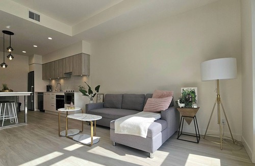 South Pandosy Apartment | Resort-style Waterfront Condo with Large Terrace, Pool, Hot Tub & Gym