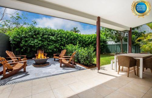 Umina Beach House | Rest Pet Friendly with Outdoor Bath 3 Mins Walk to Beach