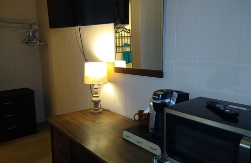 Tiona Hotel | Rest Stop 6 Inn