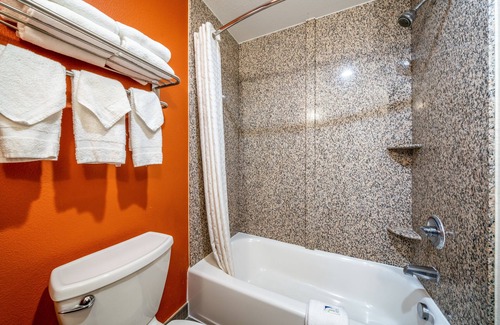 Houston Hotel | Rest Well Inn & Suites
