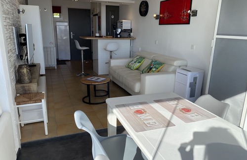 Les Restanques Apartment | Restanques Golfe St-Tropez Charming apartment with exceptional sea view. Grimaud - Holiday Club