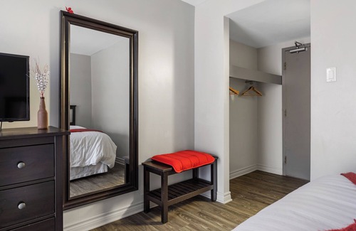 Casselman Hotel | Restauparc Motel - 2 Double Bed & Kitchenette & Private Washroom