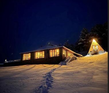 Strellc i Epërm Hotel | Restaurant Maja e Strellcit