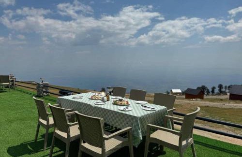 Strellc i Epërm Hotel | Restaurant Maja e Strellcit