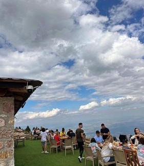 Strellc i Epërm Hotel | Restaurant Maja e Strellcit