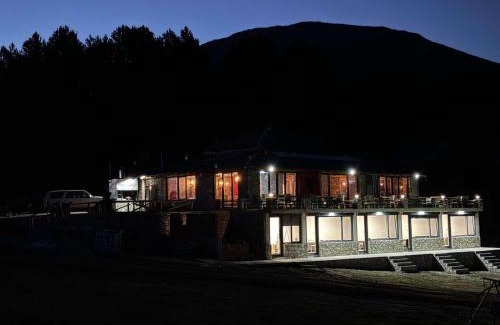 Strellc i Epërm Hotel | Restaurant Maja e Strellcit