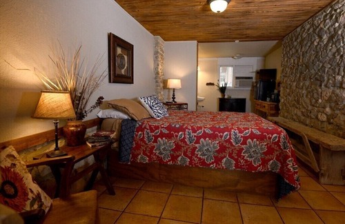 Leakey Apartment | Restful Inn Room for 2