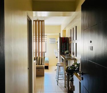 Silang Junction North Apartment | Restful Retreat Tagaytay PS4, Netflix & Fast WiFi Near Ayala Mall